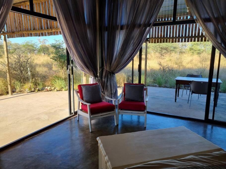 Hackberry House Black Thorn Cottage, Off Grid Khemsbok Экстерьер фото