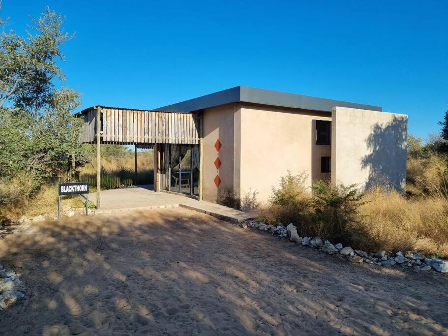 Hackberry House Black Thorn Cottage, Off Grid Khemsbok Экстерьер фото